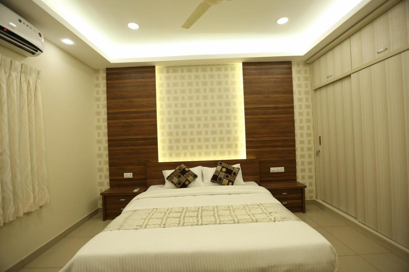Benaka Suites Bangalore Room photo